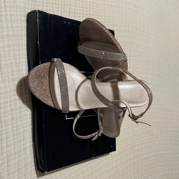 Elegant Rhinestone Sandals in Glittering Gold - Picture 1 of 1